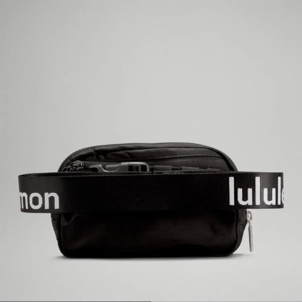 NWT Lululemon Everywhere Belt Bag *Wordmark - Picture 4 of 10